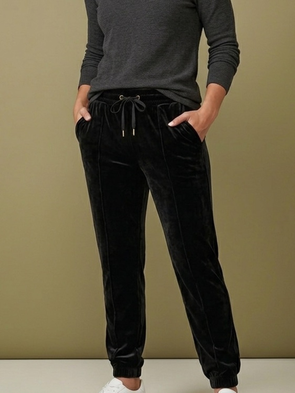 Everyday Velvet Jogger Pants in Black